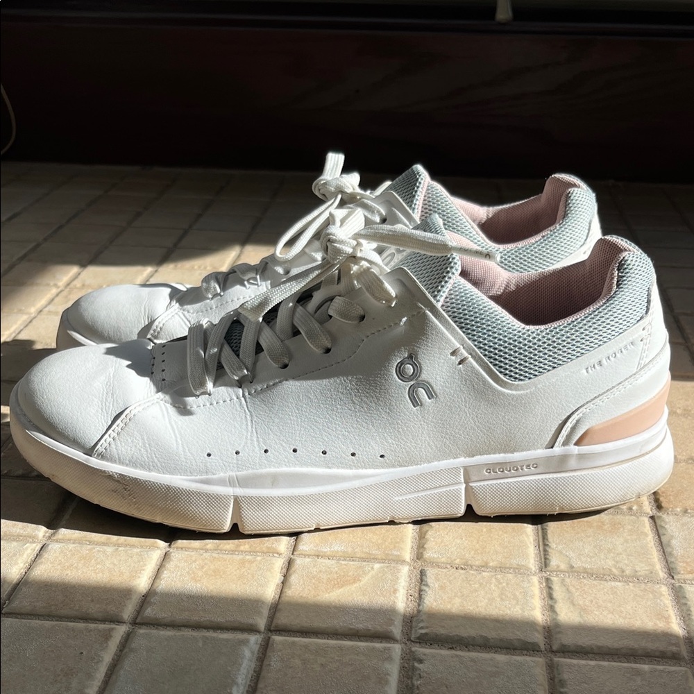 On Running White and Gray Sneakers Roger - Picture 4 of 7